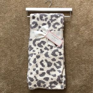 Cupcakes \u0026 Cashmere Bedding | Nwt Cupcakes and Cashmere Throw | Color: Gray | Size: Os | Mhnguyen00's Closet